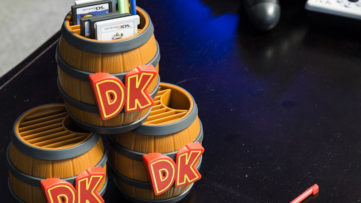 任天堂公式ライセンス、『ドンキーコング』の樽型3DS/DSゲームカード収納ボックス「Donkey Kong Barrel Game Card Storage」