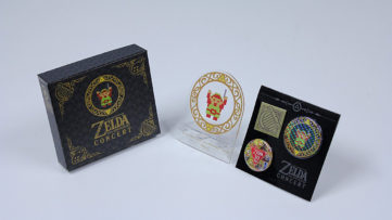 タクトを持つドットリンクが可愛い、『ゼルダの伝説 30周年記念コンサート』限定盤の封入特典「CDスタンド」「缶バッジセット」